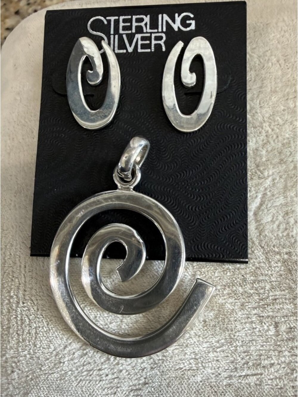 925 Sterling Silver Swirl Pendant And Earrings